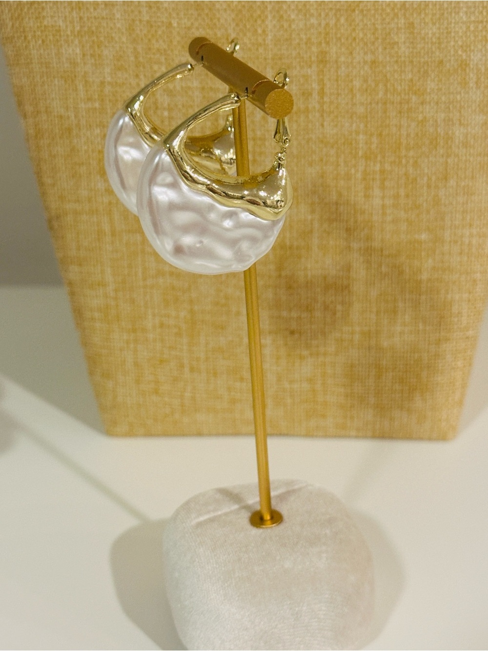Fashion Jewelry Gold Hoop Earrings with White Baroque Pearls